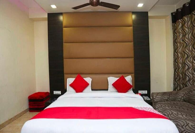 Oyo 81037 Hotel Shree Madhav Regency