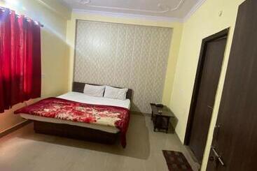 پانسیون Arvi Guest House