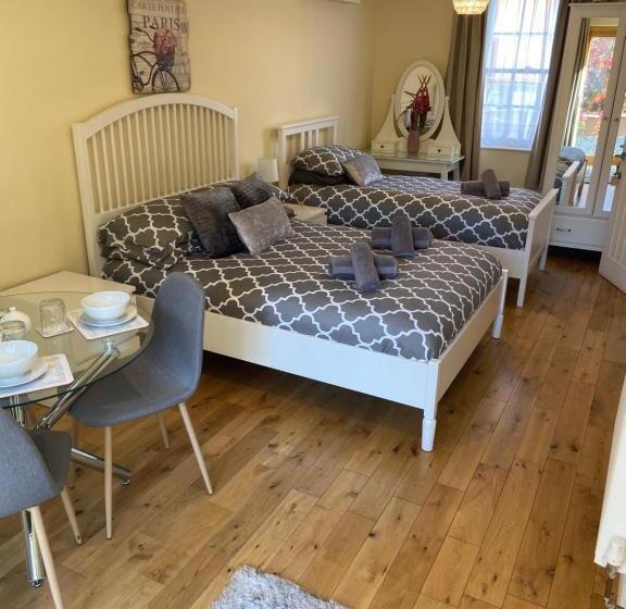 پانسیون Ashton Gate Mews