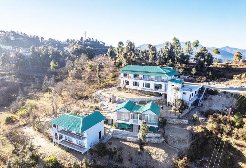 Shree Parijat Resort At Mukteshwar Hill Station With Himalayan View