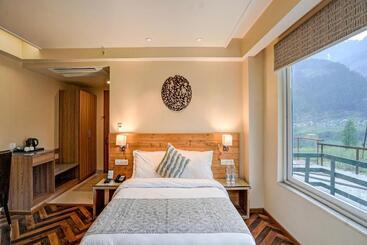 هتل Naturevilas Sarovar Portico   Centrally Heated