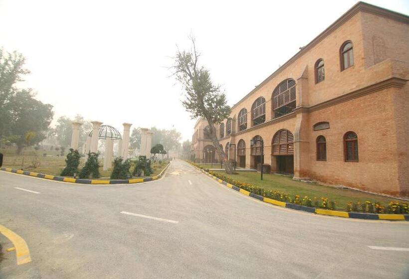 هتل Peshawar Barracks