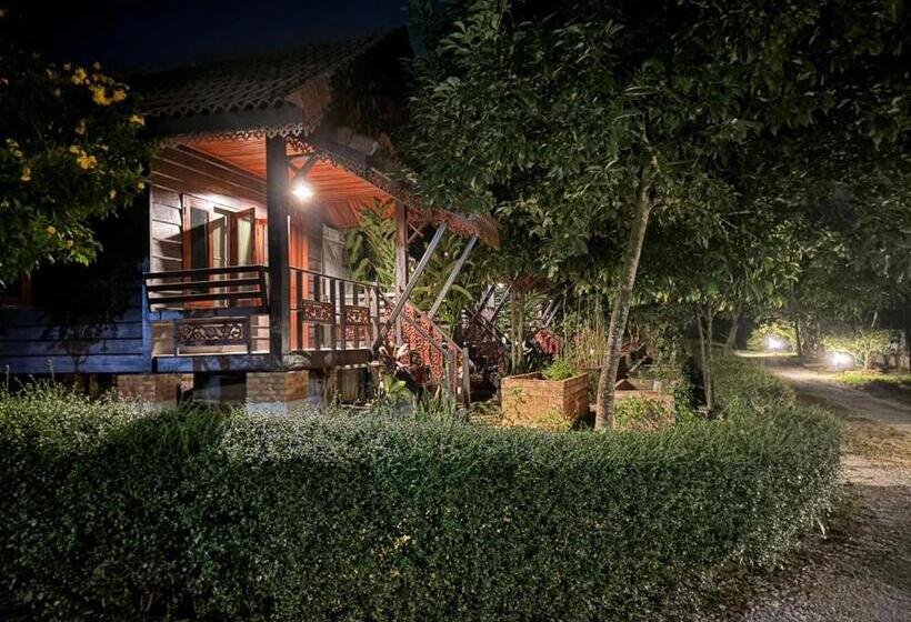 هتل Vang Vieng Garden Villa