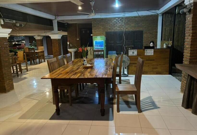 هتل Vang Vieng Garden Villa
