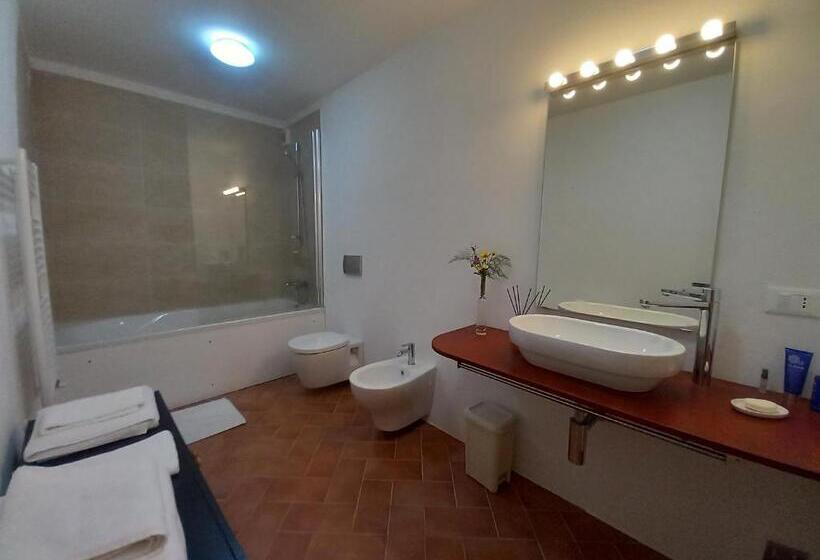 펜션 Affittacamere St Roch   Colazione, Bagno Annesso E Giardino   La Spezia