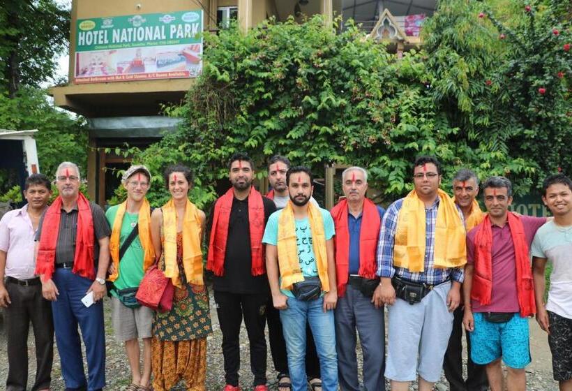 펜션 Nikunj Safari Guest House Sauraha  A Place Where You Can Book Jungle Wildlife Safari