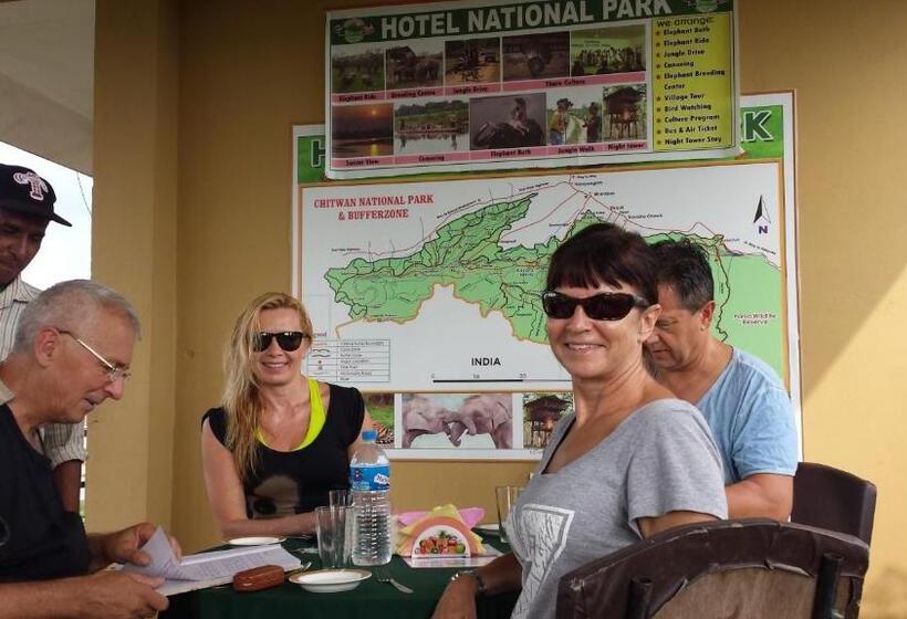 펜션 Nikunj Safari Guest House Sauraha  A Place Where You Can Book Jungle Wildlife Safari