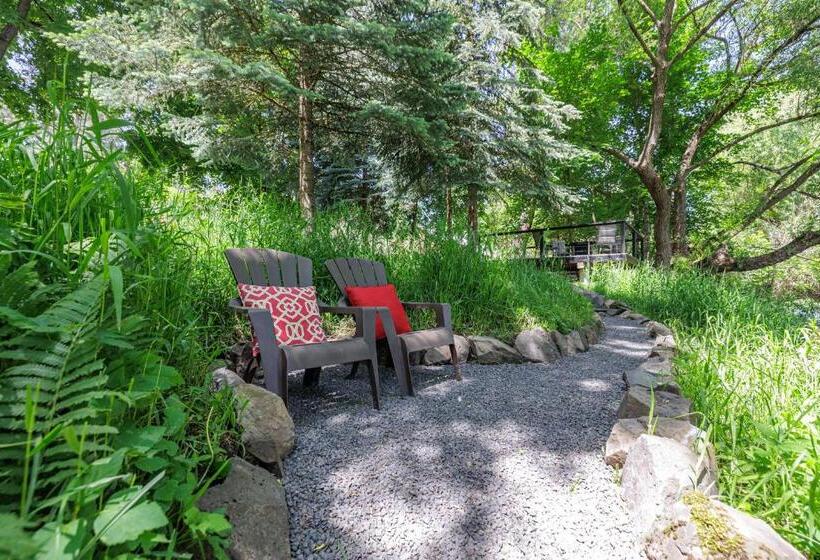 פנסיון Quiet Waterfront Cottage On The Little Spokane River