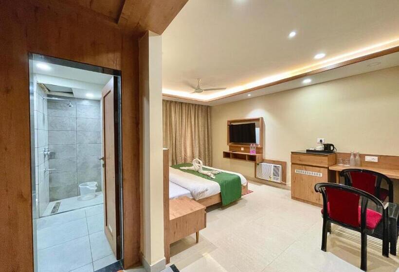 Rockbay, Puri Swimming Pool, Near Sea Beach And Temple Fully Air Conditioned Hotel With Lift And Par