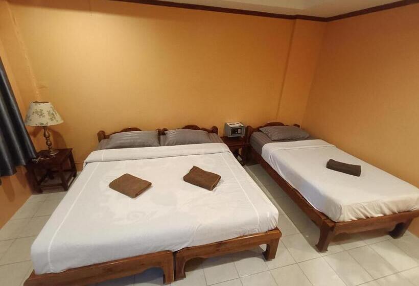 هاستل Goldbeach