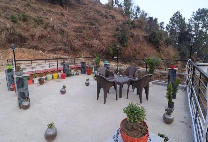 مبيت وإفطار Backwoods Suites Shimla