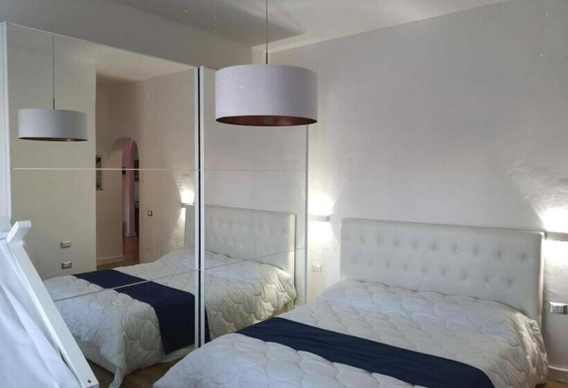 تختخواب و صبحانه Island Suites Waterfront Iun R5783