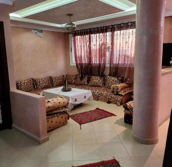 تختخواب و صبحانه Taghazout Trip House