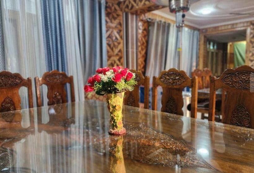 Отель Behtereen Resort