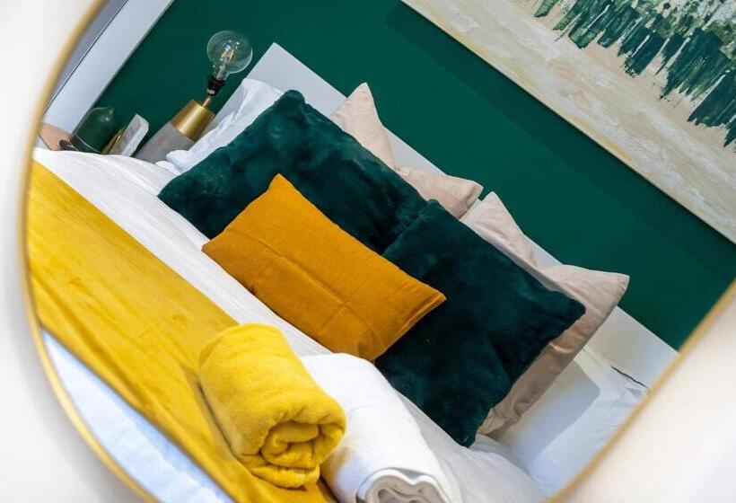 هتل کپسول The Green Room