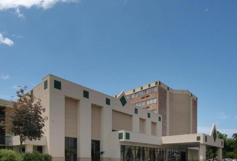 هتل Dominion Inn & Suites