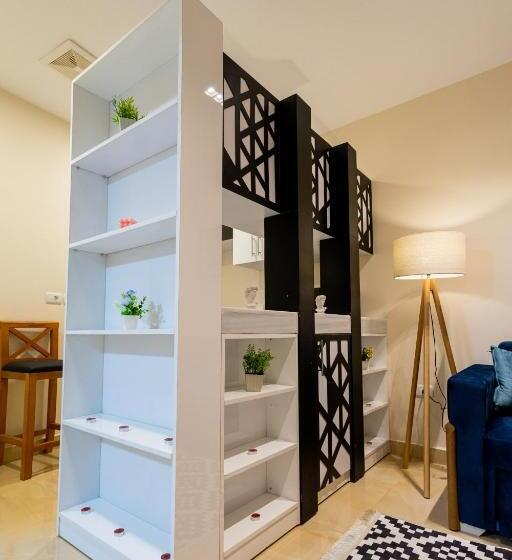 Marron Serviced Studios And Rooms