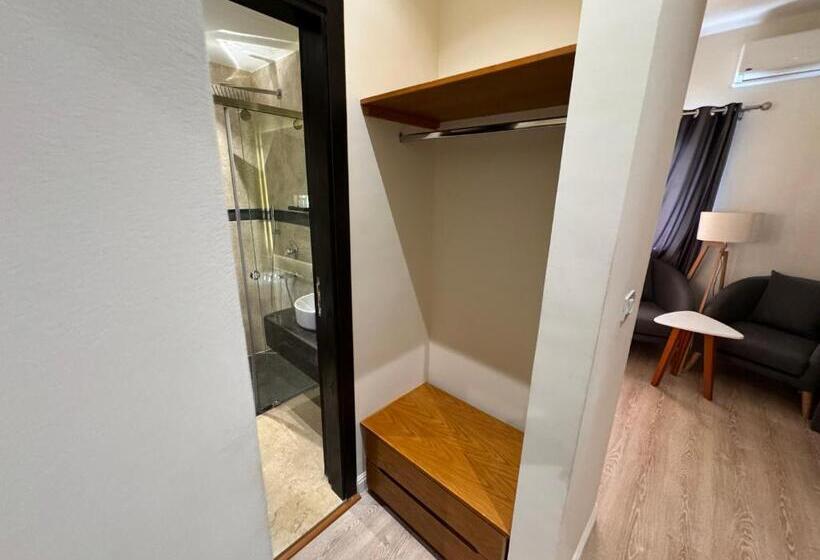 Marron Serviced Studios And Rooms