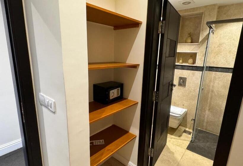 Marron Serviced Studios And Rooms