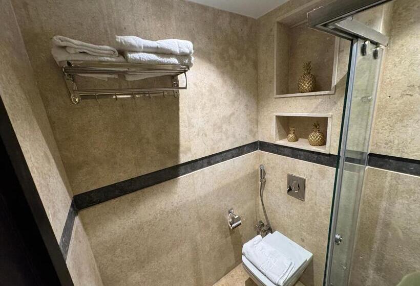 Marron Serviced Studios And Rooms