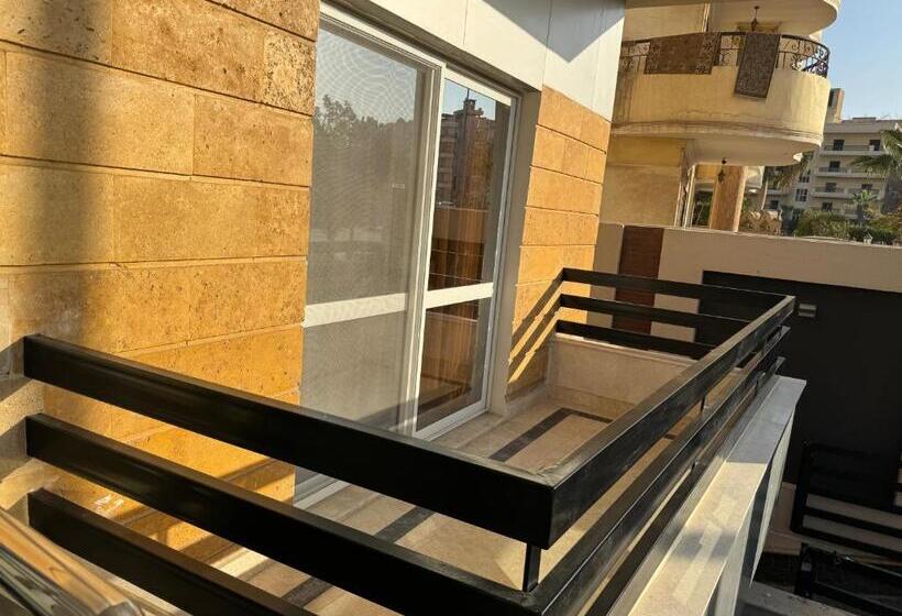 Marron Serviced Studios And Rooms