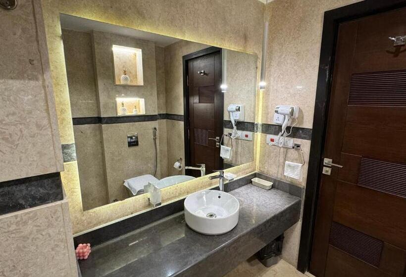 Marron Serviced Studios And Rooms