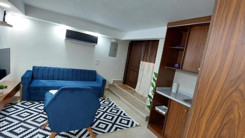 Marron Serviced Studios And Rooms