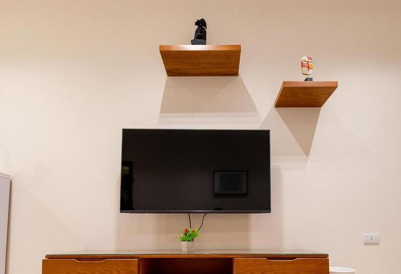 Marron Serviced Studios And Rooms