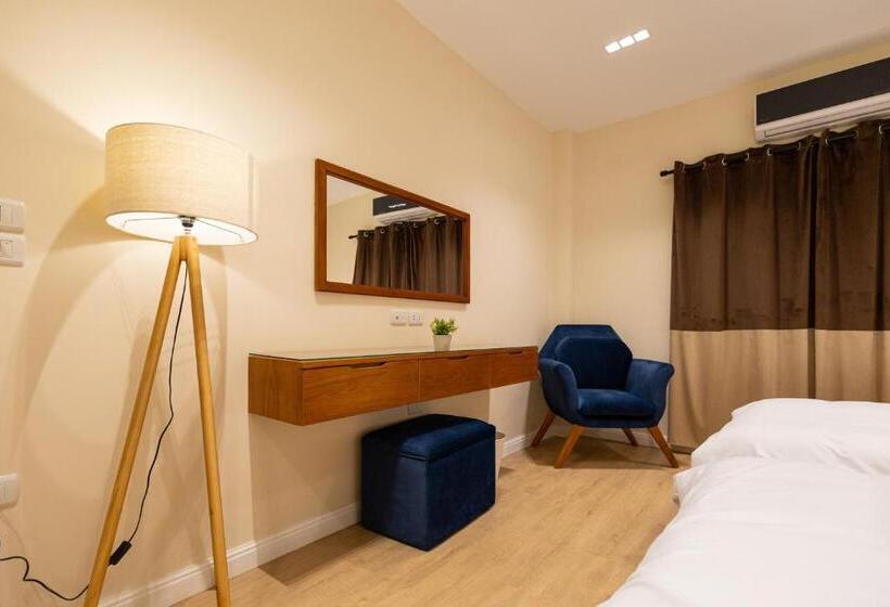 Marron Serviced Studios And Rooms