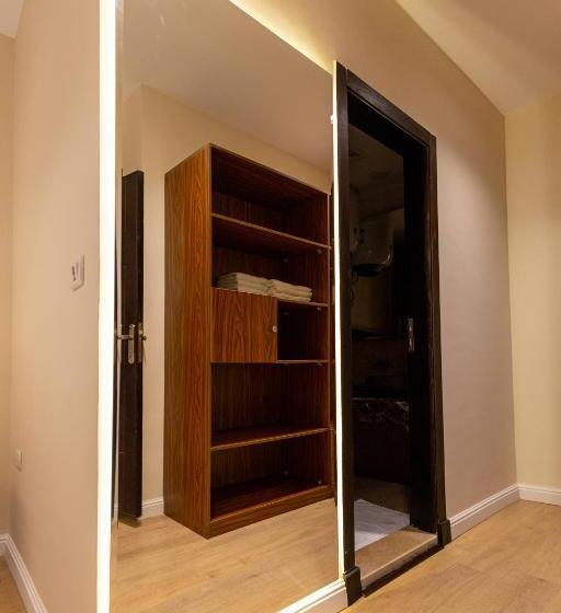 Marron Serviced Studios And Rooms