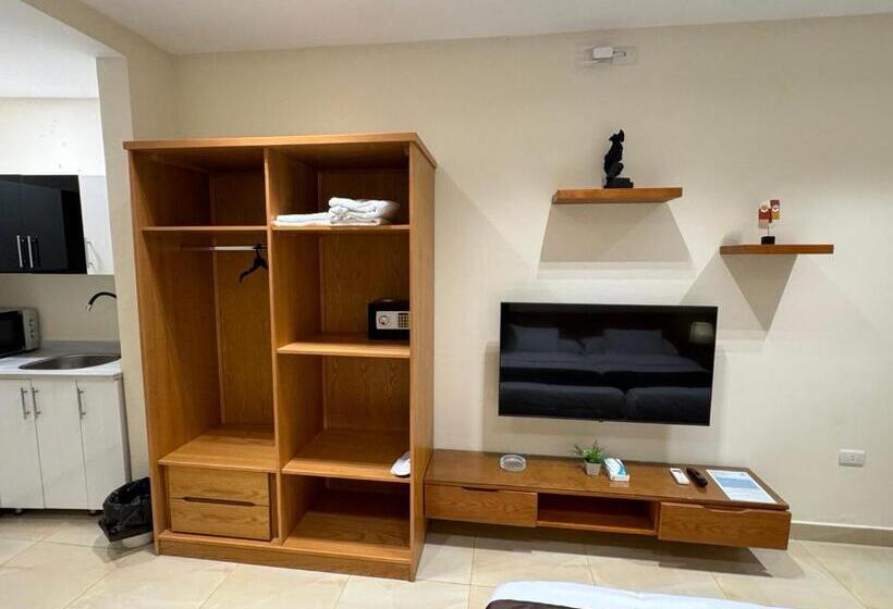 Marron Serviced Studios And Rooms