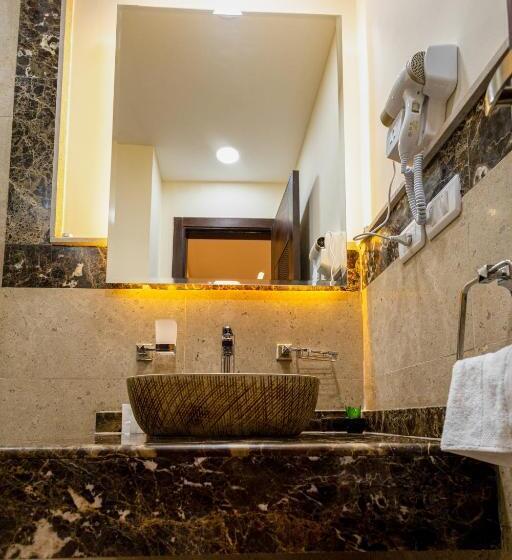 Marron Serviced Studios And Rooms