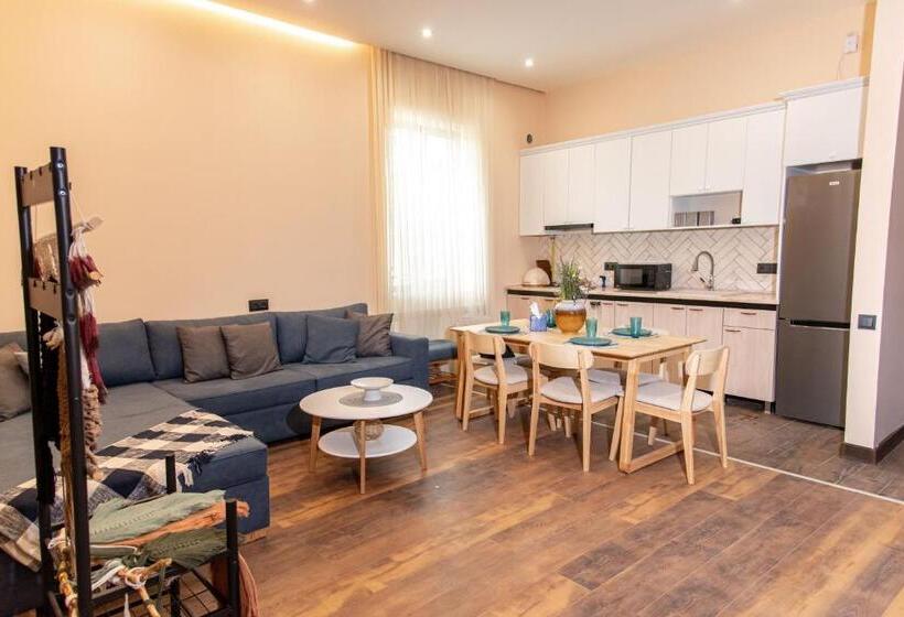 Пансион Aparan Guest House