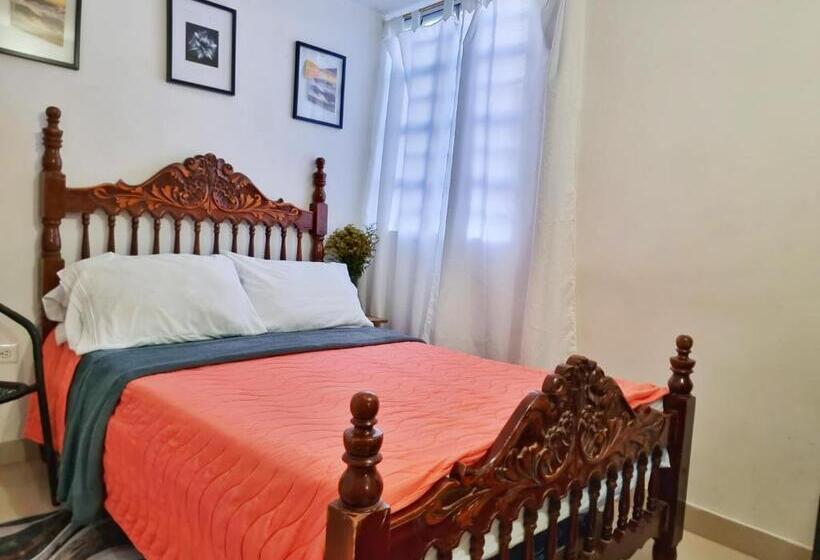 پانسیون Hostal Doña Elva A 15 Min Del Aeropuerto