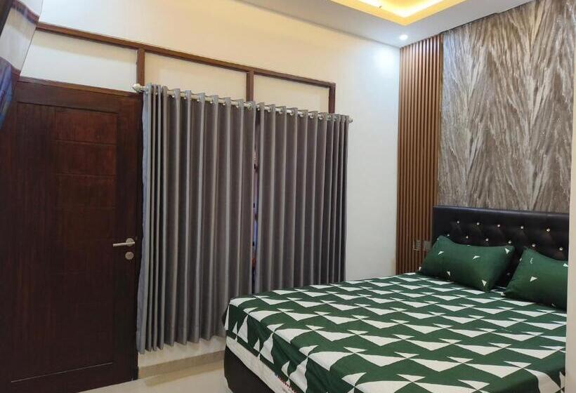 پانسیون Justin Guest House