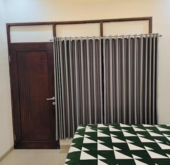 پانسیون Justin Guest House