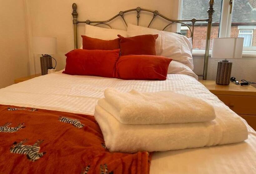 ペンション Keary Entire House. 3 Beds. Bright And Cheerful