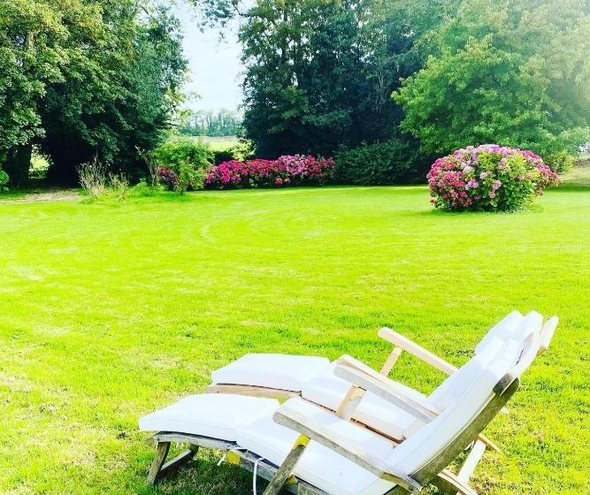 پانسیون Relais De Chasse Du Château  à 10 Minutes De La Plage Des Petites Dalles  30 D Etretat Et De Veules