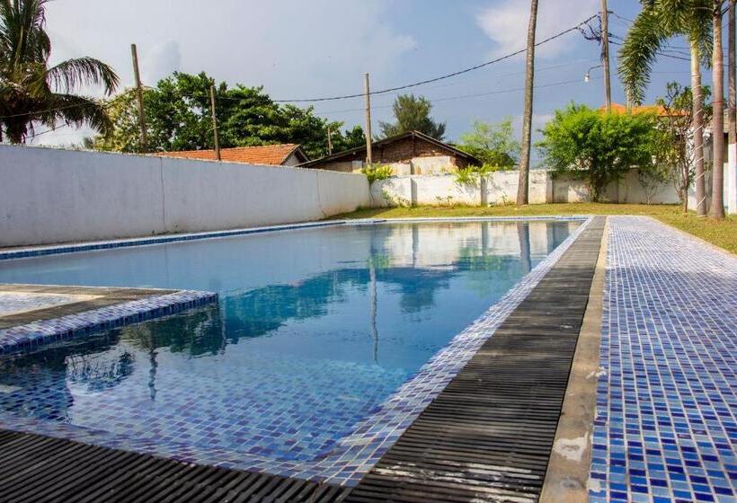 פנסיון Varinias Beach Villa