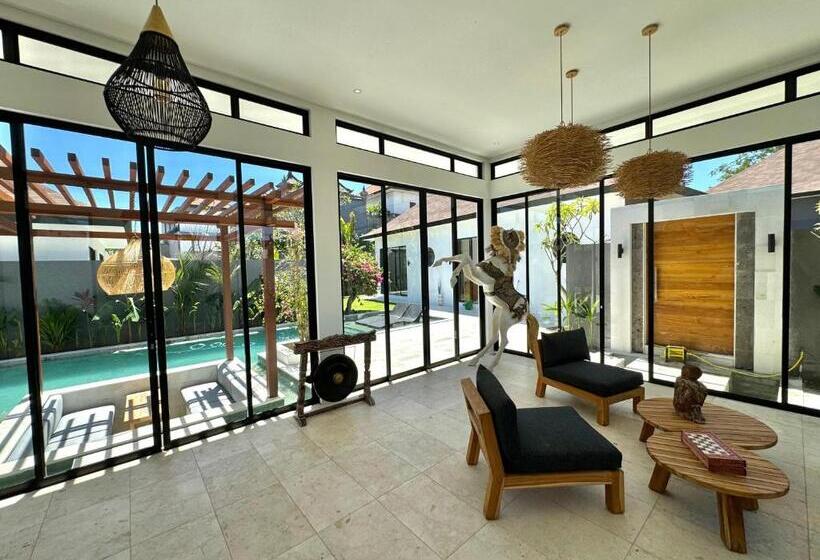 ユースホステル Nyepi Pagerwesi Villa Bali