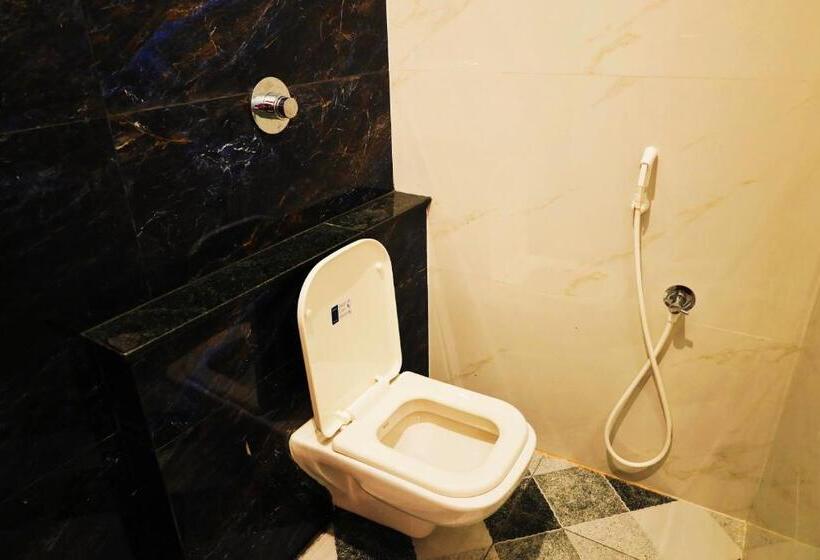 هتل Auro Galaxy Pondy With Swimming Pool