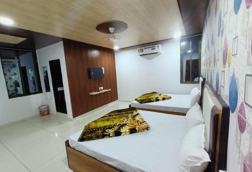 فندق Golden Lake View