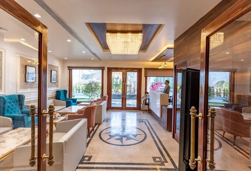 ホテル Regenta Place Morni Hills Panchkula