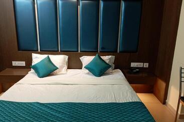 هتل Sri Capital Residency