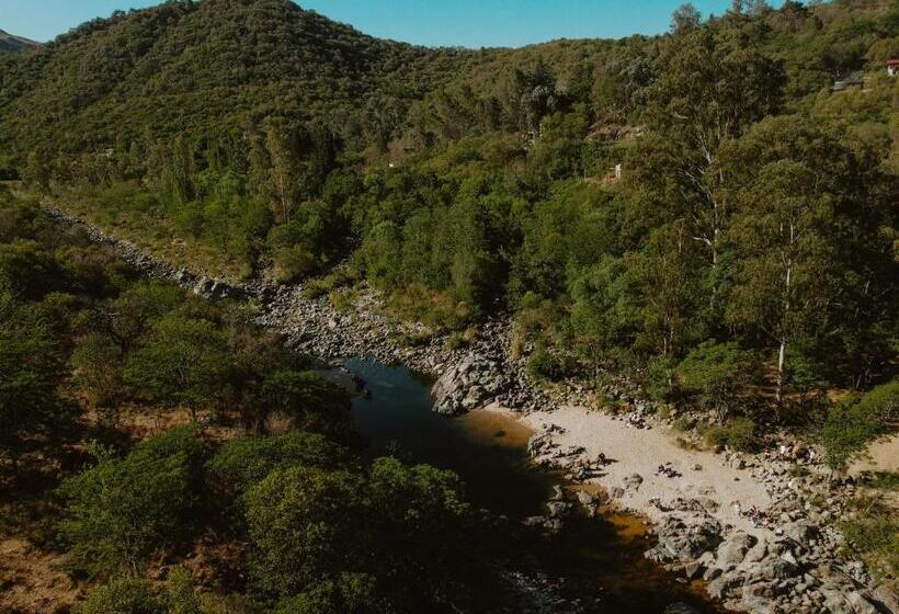 فندق Terrambú