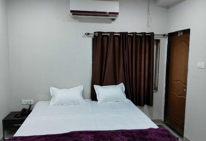 Oyo Hotel Deepali Inn