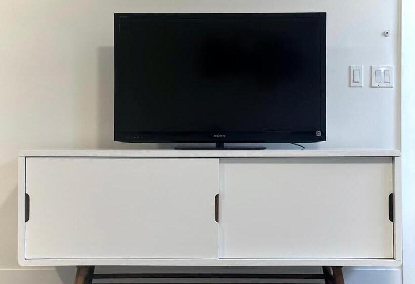 פנסיון Blissful Stay In Surrey Suite 2