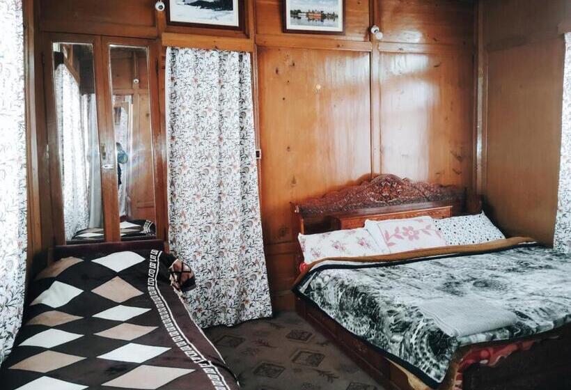 پانسیون Houseboat