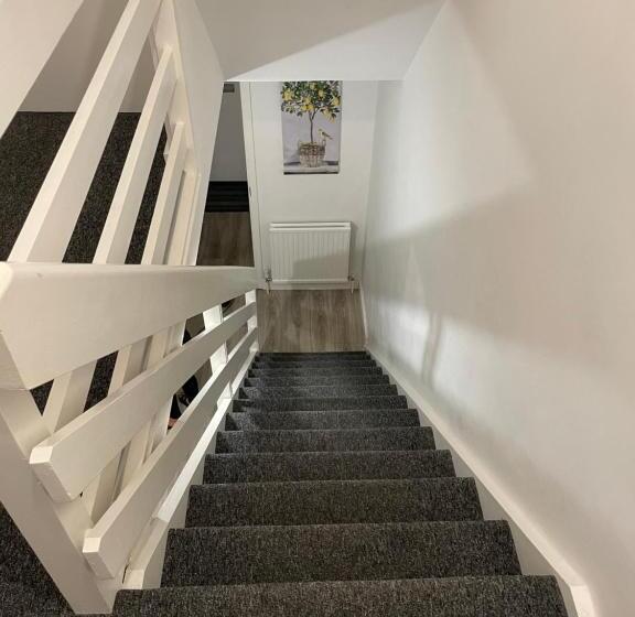 پانسیون Lovely Triple And Quadruple Bedrooms In Euston