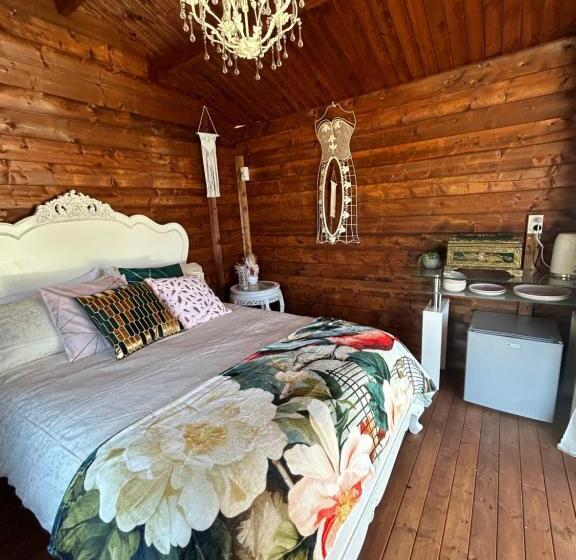 پانسیون The Petite Suite